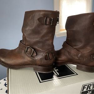 Brand new Frye Veronica back zip short bootie size9